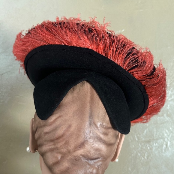 COMELY 1940s\' BLACK FELT TILT WIDE BRIM HAT WITH RED OSTRICH FEATHER TRIM main image 10